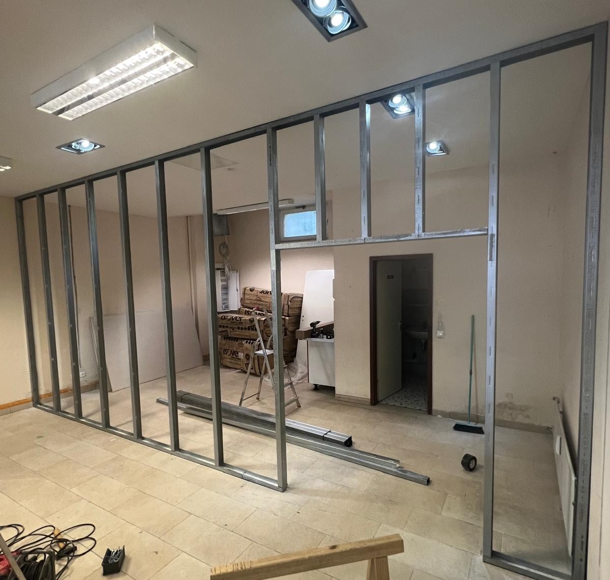 Trockenbau-Wand mit Ständerwerk und Dämmung in Hamburg und Umgebung